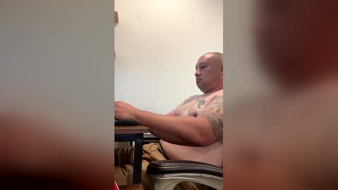 onetreehill1976 online show from April 15, 5:46 pm