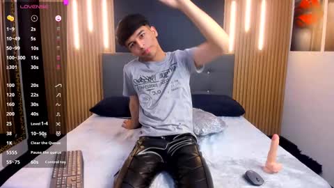 Snapshot of onlyjos_ chatting on October 20, 11:41 pm Josh - Schedule 1400 - 2200 online show from October 20, 11:41 pm