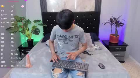 Snapshot of onlyjos_ chatting on October 25, 8:32 pm Josh - Schedule 1400 - 2200 online show from October 25, 8:32 pm