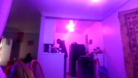 Snapshot of onlyroomies chatting on November 2, 3:22 am onlyroomies online show from November 2, 3:22 am