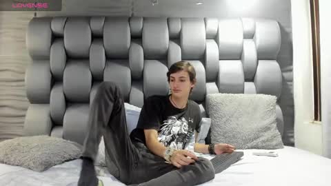 Snapshot of orion_galax chatting on December 17, 6:09 pm orion_galax online show from December 17, 6:09 pm