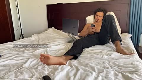 Snapshot of orlando__bloom chatting on October 8, 5:01 am Fansly and Instagram - online show from October 8, 5:01 am