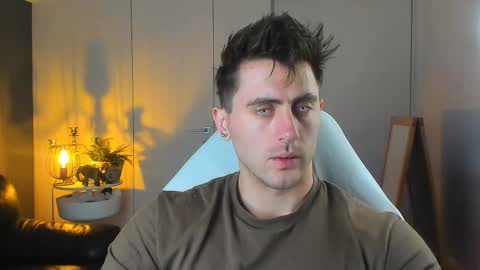 Snapshot of oscar_miller_ chatting on October 18, 9:42 pm Oscar online show from October 18, 9:42 pm