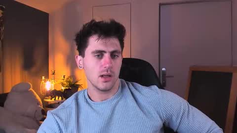 Snapshot of oscar_miller_ chatting on October 28, 9:06 pm Oscar online show from October 28, 9:06 pm