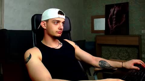 OscarGriffin online show from March 11, 7:14 pm