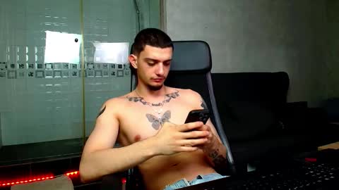 OscarGriffin online show from March 6, 6:05 pm
