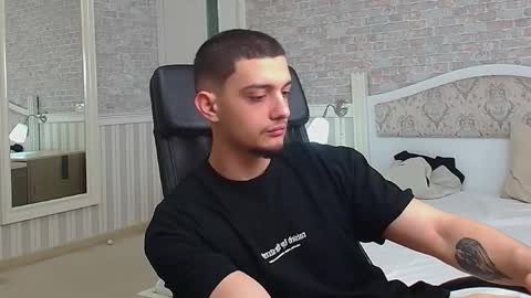 OscarGriffin online show from February 4, 8:24 am