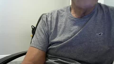 Snapshot of ossibottom chatting on October 16, 2:41 am Ossi online show from October 16, 2:41 am