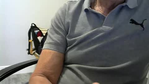 Snapshot of ossibottom chatting on October 27, 9:17 pm Ossi online show from October 27, 9:17 pm