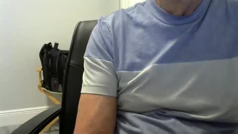 Snapshot of ossibottom chatting on October 22, 11:08 pm Ossi online show from October 22, 11:08 pm