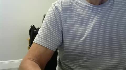 Snapshot of ossibottom chatting on October 31, 2:35 am Ossi online show from October 31, 2:35 am