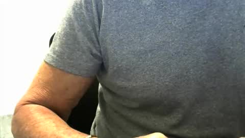 Snapshot of ossibottom chatting on October 25, 8:43 pm Ossi online show from October 25, 8:43 pm