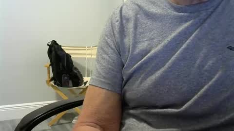 Snapshot of ossibottom chatting on October 13, 2:28 am Ossi online show from October 13, 2:28 am