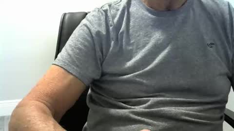 Snapshot of ossibottom chatting on October 19, 11:30 pm Ossi online show from October 19, 11:30 pm