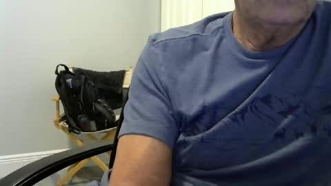 Snapshot of ossibottom chatting on November 1, 2:37 am Ossi online show from November 1, 2:37 am