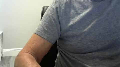 Snapshot of ossibottom chatting on October 21, 1:20 am Ossi online show from October 21, 1:20 am