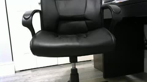 Snapshot of ossibottom chatting on October 28, 10:56 pm Ossi online show from October 28, 10:56 pm