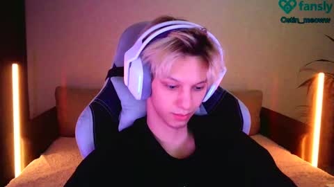 Snapshot of ostin_meoww chatting on February 9, 1:25 pm Ostin online show from February 9, 1:25 pm
