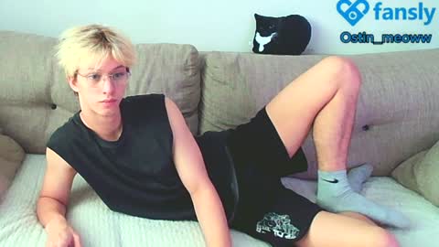 Snapshot of ostin_meoww chatting on January 10, 8:18 am Ostin online show from January 10, 8:18 am