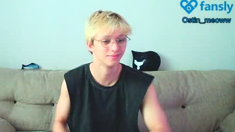 Snapshot of ostin_meoww chatting on January 12, 8:25 am Ostin online show from January 12, 8:25 am