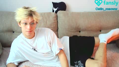 Snapshot of ostin_meoww chatting on January 19, 7:36 am Ostin online show from January 19, 7:36 am