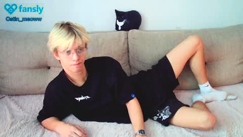 Snapshot of ostin_meoww chatting on January 29, 7:04 am Ostin online show from January 29, 7:04 am