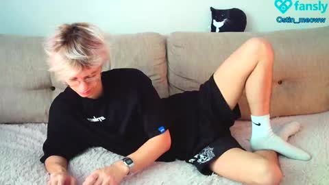 Snapshot of ostin_meoww chatting on February 16, 6:10 am Ostin online show from February 16, 6:10 am