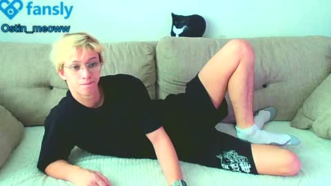 Snapshot of ostin_meoww chatting on January 14, 7:27 am Ostin online show from January 14, 7:27 am