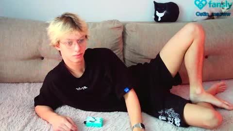 Snapshot of ostin_meoww chatting on February 12, 8:27 am Ostin online show from February 12, 8:27 am
