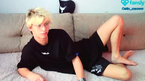 Snapshot of ostin_meoww chatting on February 10, 7:04 am Ostin online show from February 10, 7:04 am