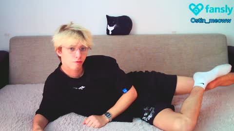 Snapshot of ostin_meoww chatting on January 30, 6:35 am Ostin online show from January 30, 6:35 am