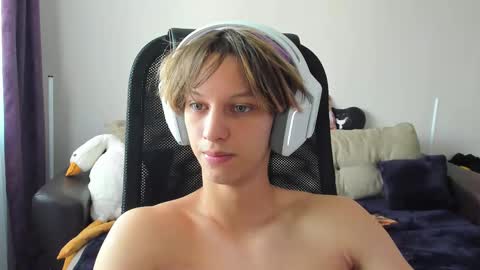 Snapshot of ostin_meoww chatting on September 17, 7:20 am Ostin online show from September 17, 7:20 am
