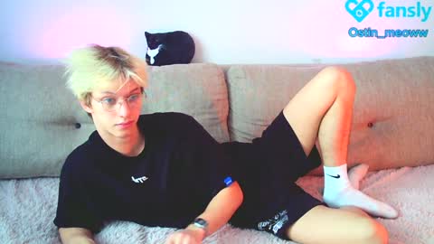 Snapshot of ostin_meoww chatting on January 26, 6:59 am Ostin online show from January 26, 6:59 am