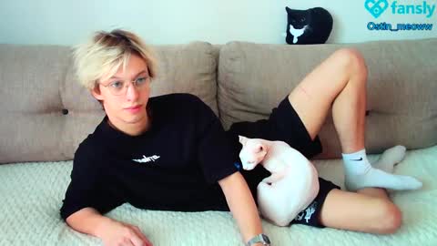 Snapshot of ostin_meoww chatting on February 23, 6:55 am Ostin online show from February 23, 6:55 am