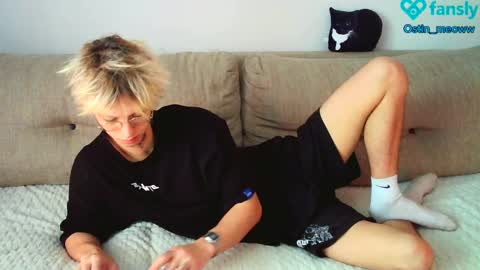 Snapshot of ostin_meoww chatting on February 27, 7:01 am Ostin online show from February 27, 7:01 am