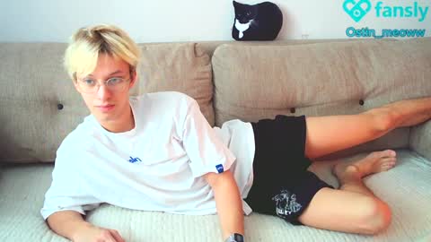 Snapshot of ostin_meoww chatting on January 15, 7:15 am Ostin online show from January 15, 7:15 am