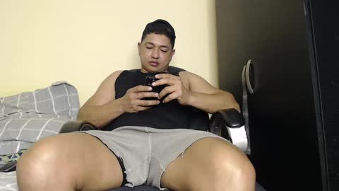 Snapshot of otto_stud chatting on December 9, 3:40 am otto_stud online show from December 9, 3:40 am