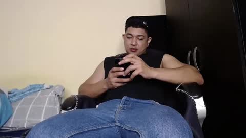 Snapshot of otto_stud chatting on February 17, 4:09 am otto_stud online show from February 17, 4:09 am