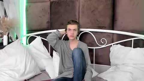 Snapshot of otto_williams chatting on September 8, 8:19 pm Otto online show from September 8, 8:19 pm