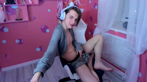Snapshot of otto_williams chatting on September 27, 9:56 pm Otto online show from September 27, 9:56 pm