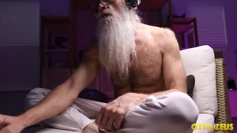 Otto Zeus online show from April 22, 2:40 am