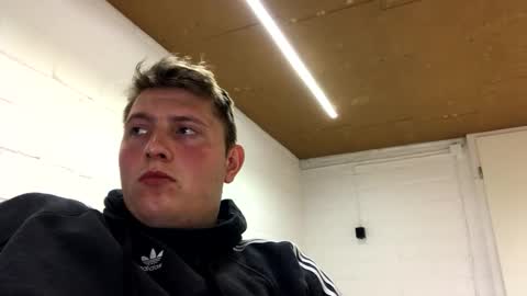 outflayd online show from April 18, 9:04 pm