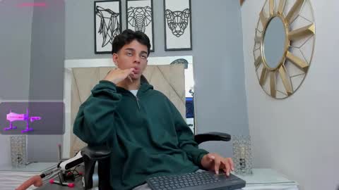 Snapshot of owen__johnson chatting on October 8, 12:42 pm Owen Johnson online show from October 8, 12:42 pm