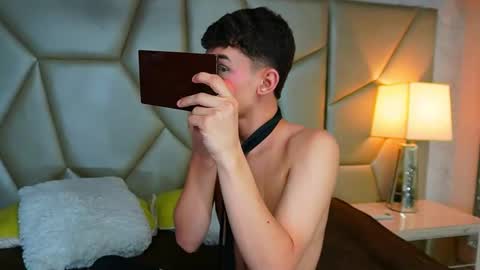 owen_stone1 online show from January 6, 11:42 pm