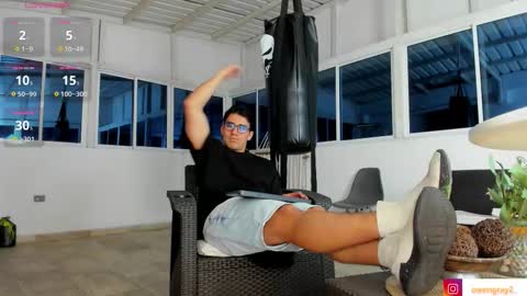 Snapshot of owengray2_ chatting on September 28, 4:21 am Owen online show from September 28, 4:21 am