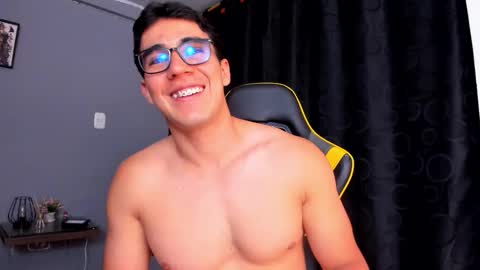 Snapshot of owengray2_ chatting on September 29, 4:22 am Owen online show from September 29, 4:22 am