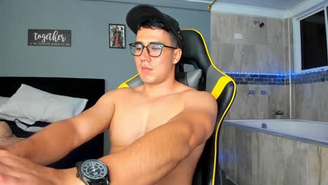 Owen online show from January 8, 1:32 am