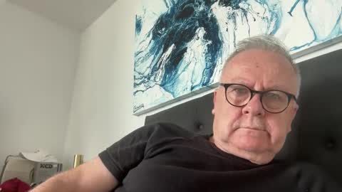 ozhairybearxxxx online show from March 23, 1:00 am