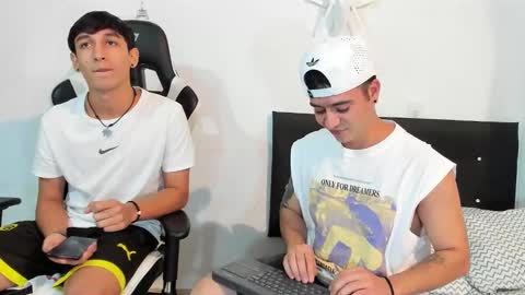 Snapshot of p_jhon chatting on January 5, 4:16 pm P online show from January 5, 4:16 pm