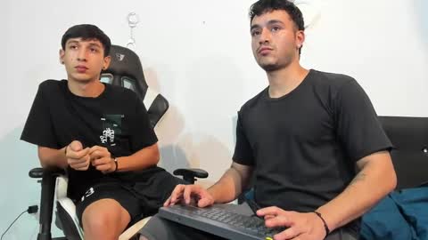 Snapshot of p_jhon chatting on December 30, 10:45 pm P online show from December 30, 10:45 pm